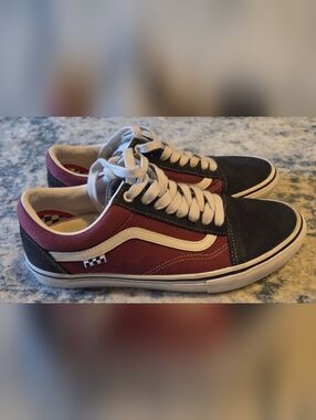 Vans Men's Low-Top Sneakers in Burgundy, Black and White